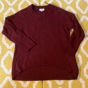 NO COMMENT size S knit sweater with slight high-lo look in maroon